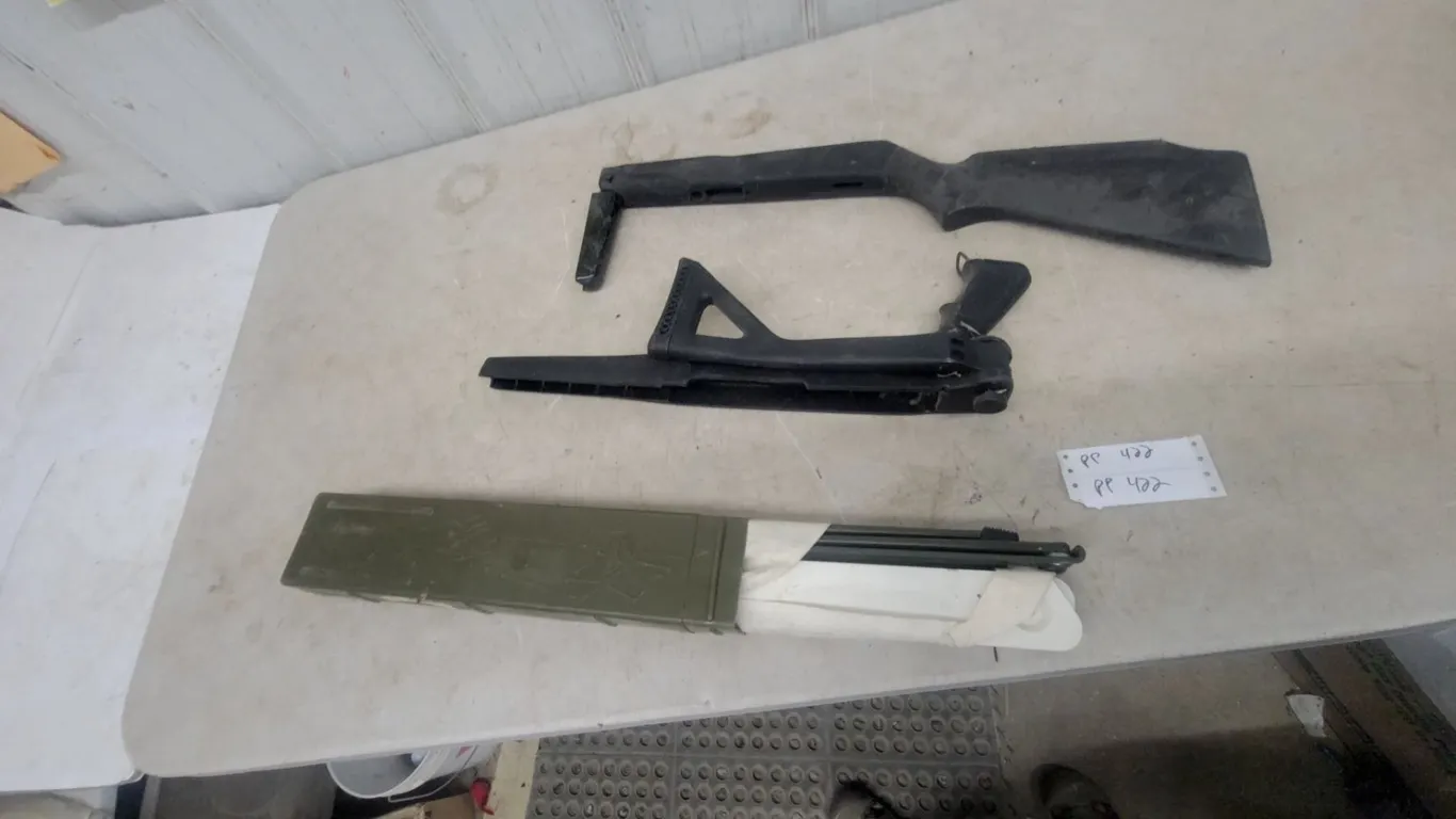 2 Rifle Stock, Folding Stock, road flares