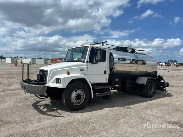 2002 Rosco Maximizer II on 2002 Freightliner FL 70 4x2 Asphalt Distributor Truck