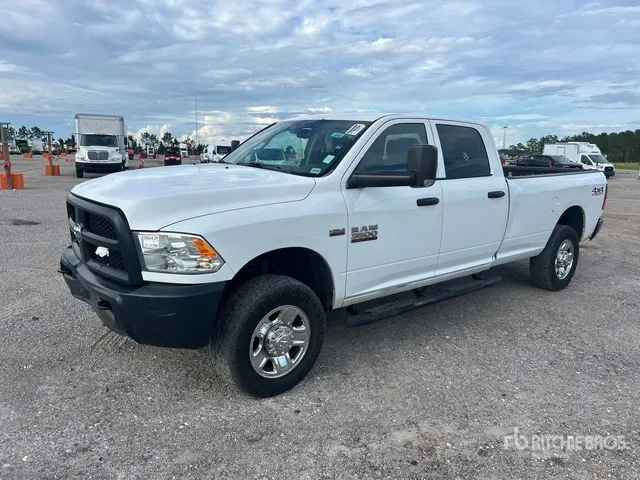 2018 Ram 3500 4x4 Crew Cab Pickup