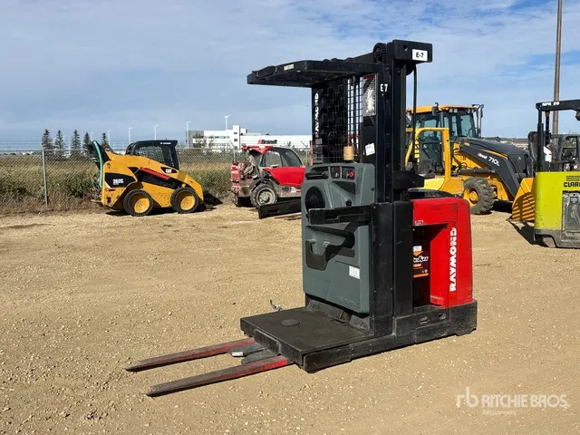 2002 Raymond EASI-OPC30TT 3000 lb Order Picker (Inoperable)