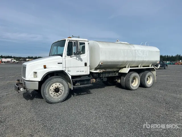 2000 Freightliner FL80 4000 gal 6x4 Water Truck