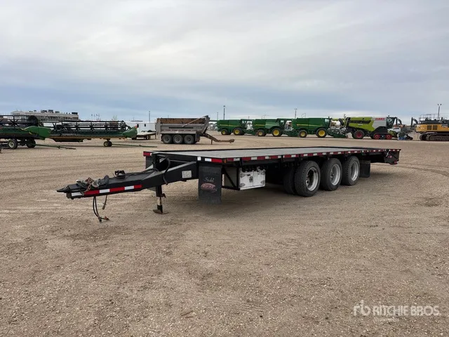 2007 Falcon 33 ft Tri/A Flatbed Trailer