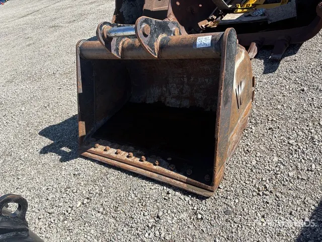 60 in Digging Excavator Bucket
