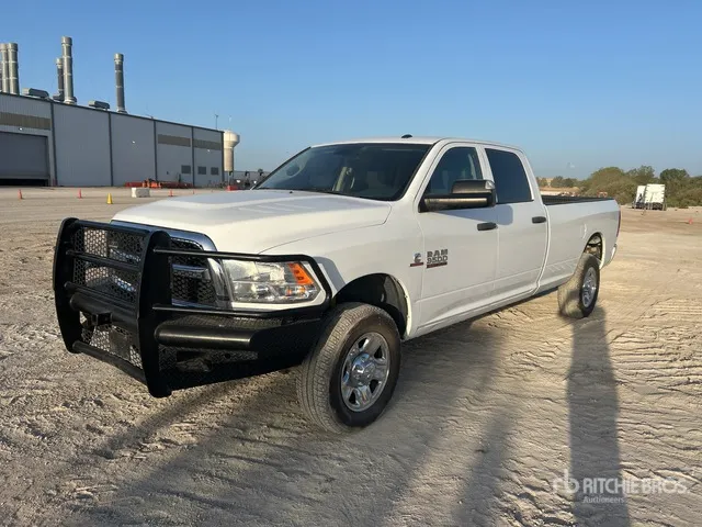 2017 Ram 3500 4x4 Crew Cab Pickup