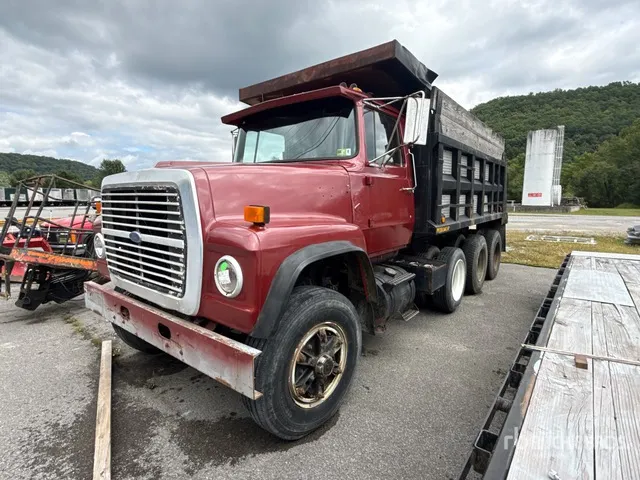 1985 Ford L8000 8x4 Tri/A Dump Truck