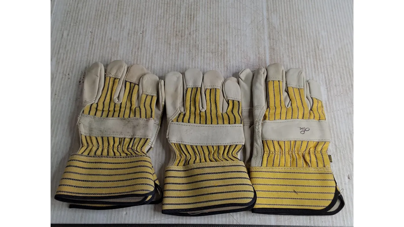 (3) Pairs of Large Size Work Gloves