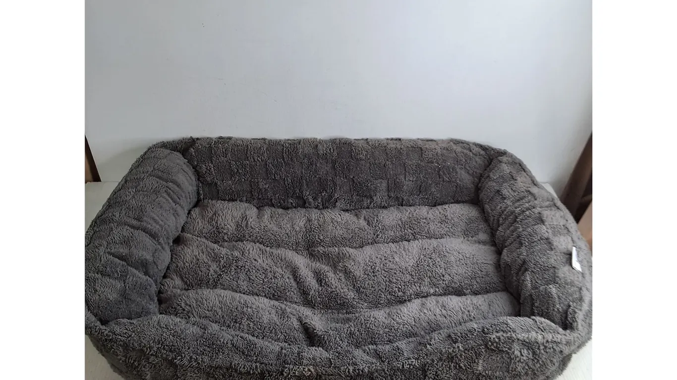 Bella Lux Pet Bed - 37" x 25", Pickup Only
