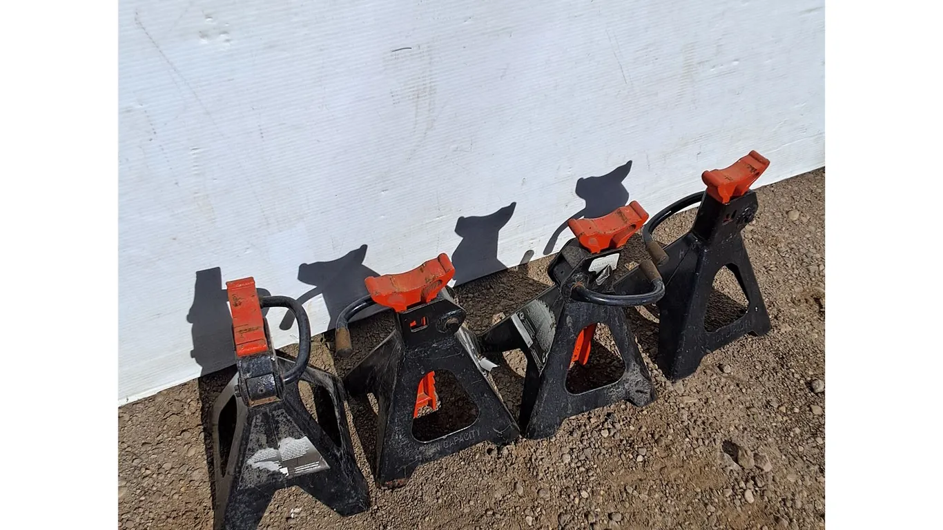 **(4) 2-Ton Axle Stands No Shipping