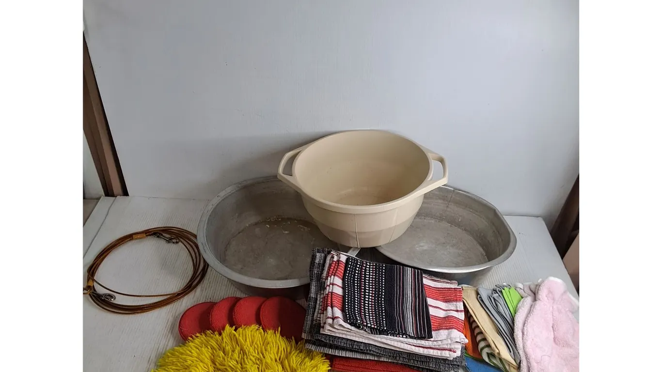 (3) Wash Tubs, 20' Dog Leash, Tea Towels, Wash Cloths, Mop Head