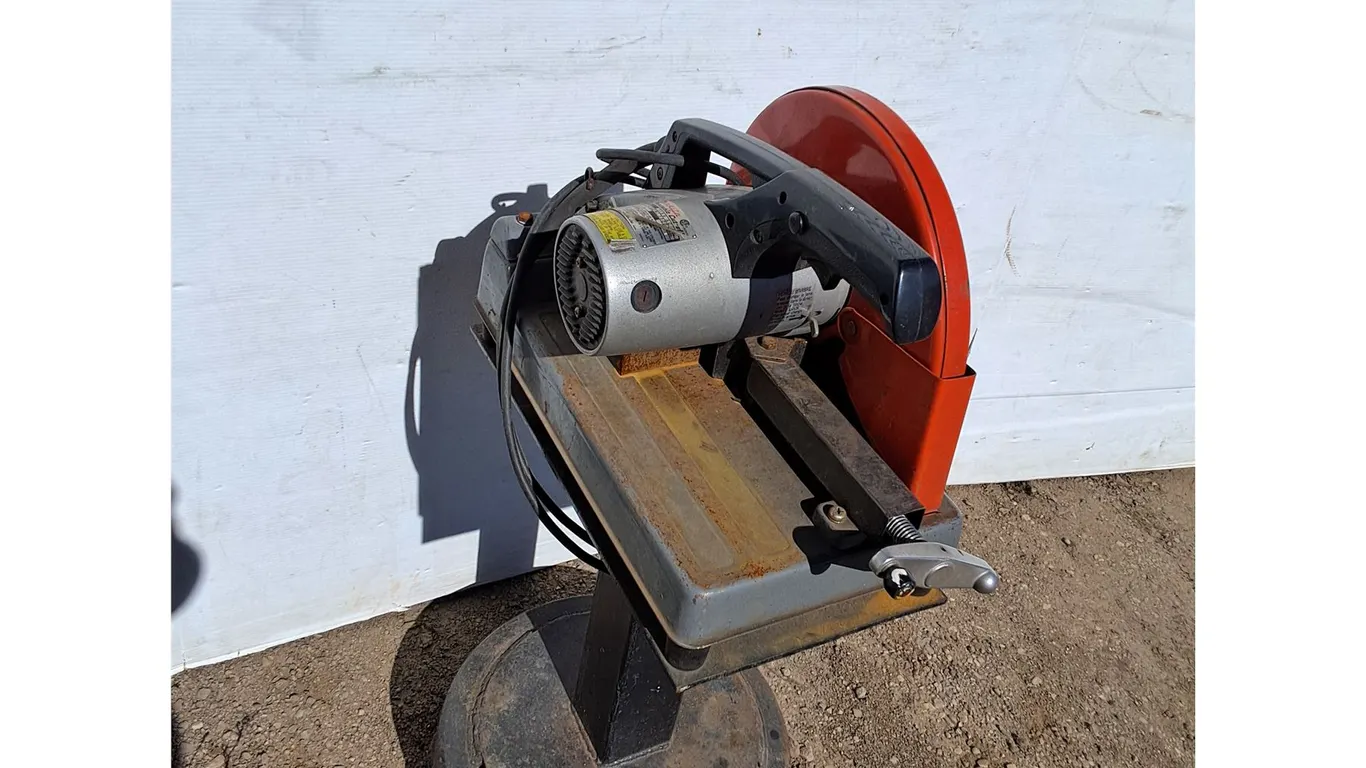 Makita 305mm Portable Cut-Off As-Is, Pickup Only