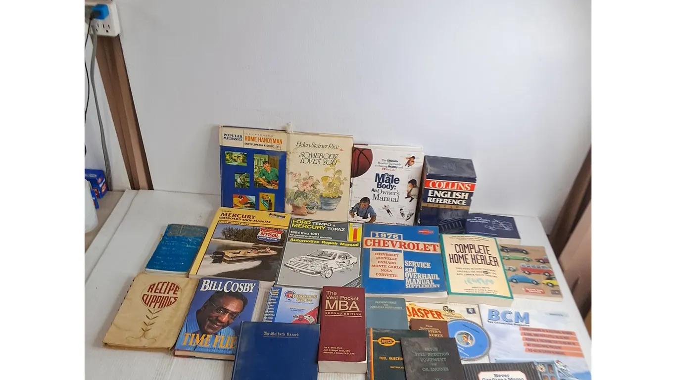 (20+) Assorted Books & Booklets - Mostly Automotive or Health