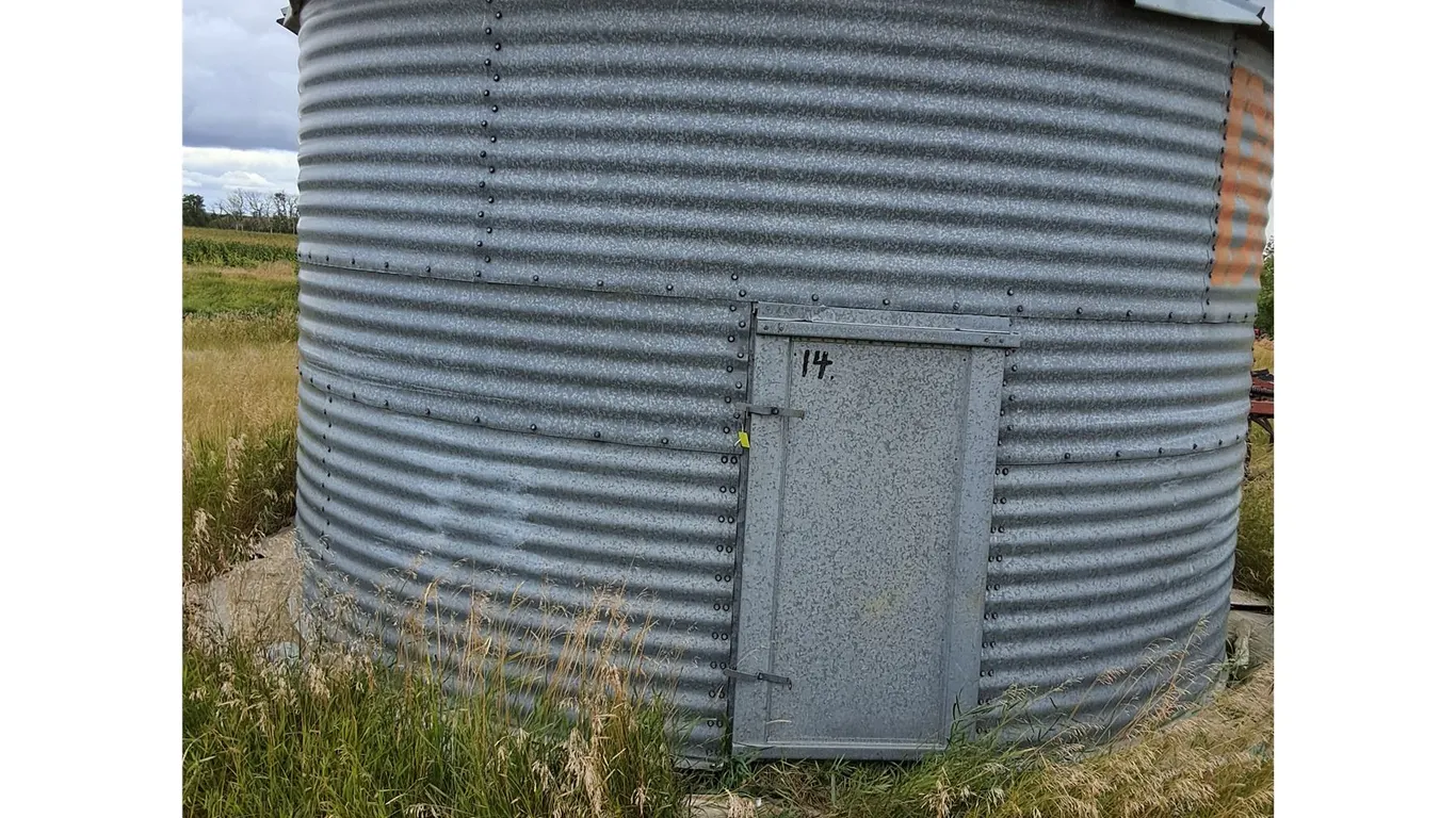 Butler 3-Tier Grain Bin on Wood Floor - 14.5' Diameter-Pickup Offsite South of Allan