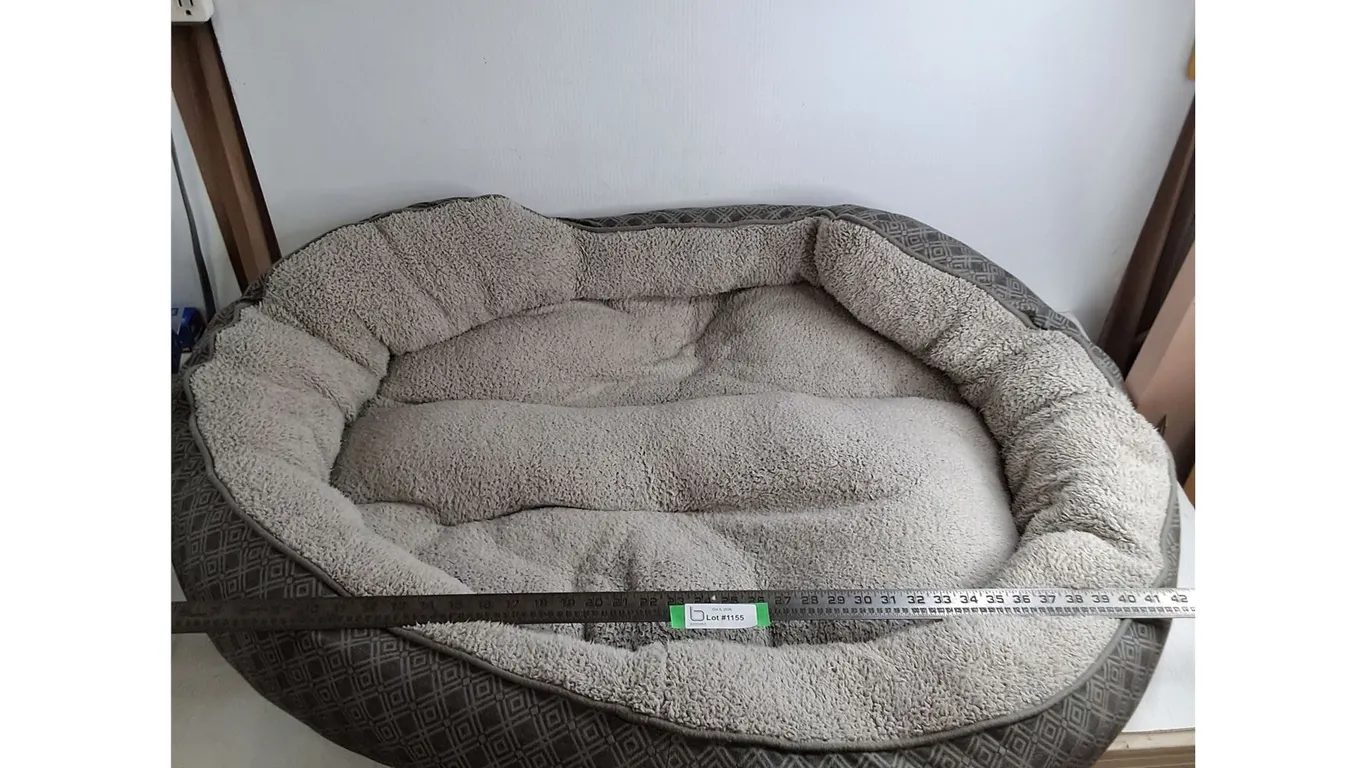 Round Pet Bed - 42" Diameter Approx, Pickup Only
