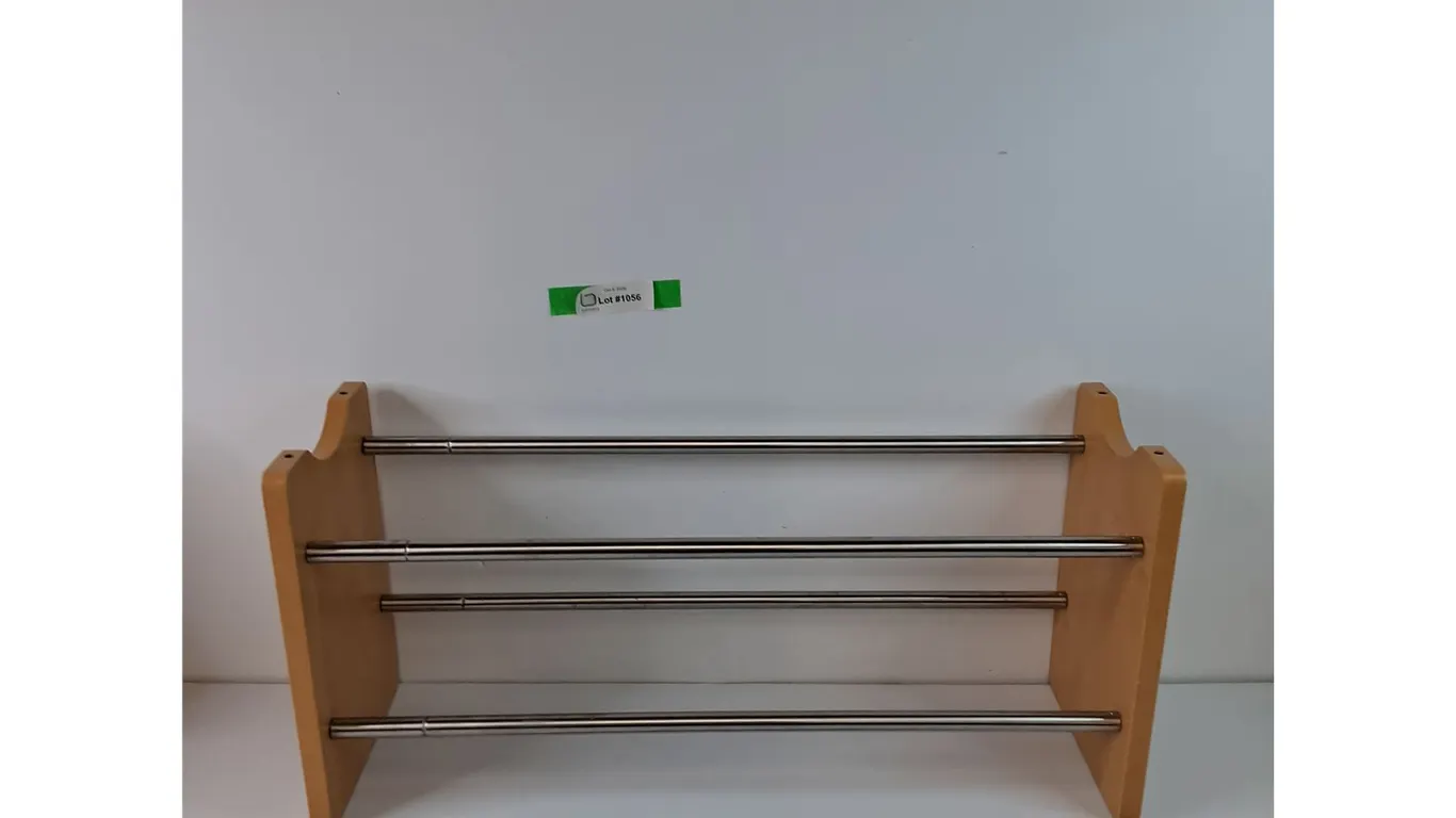 (1) Adjustable Shoe Rack