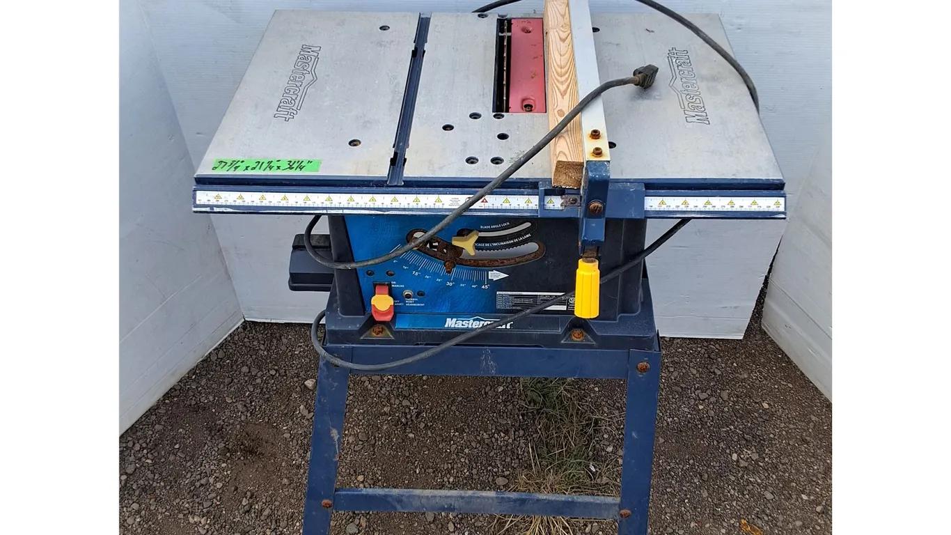 **Mastercraft 10" Table Saw 71 3/4" x 21 1/4" x 36 1/4" Untested No Shipping