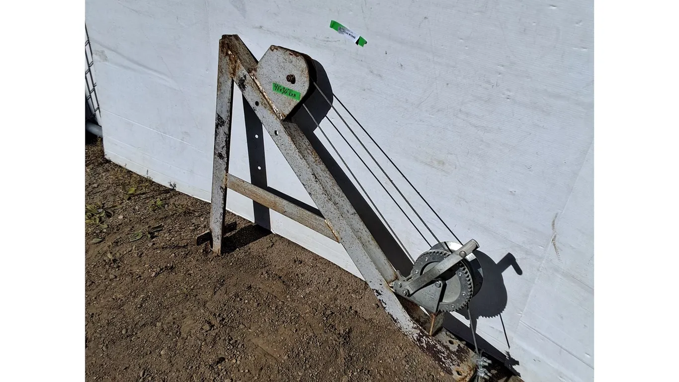 **1800 lb Hand Winch With Support Frame No Shipping