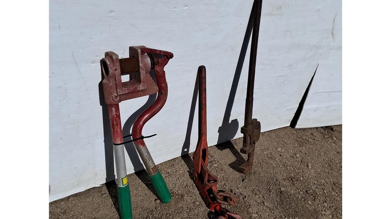 **18" Pipe Wrench, Studios Punch, Chain Boomer No Shipping