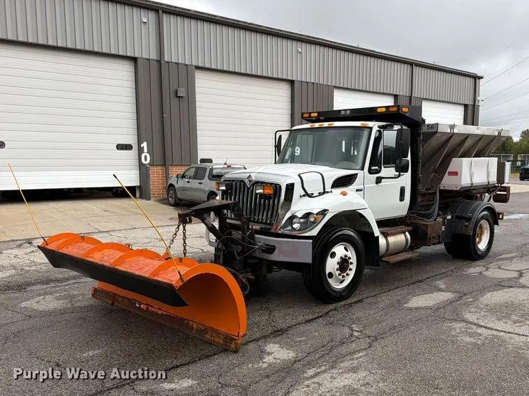 2013 International WorkStar 7300 hook lift truck