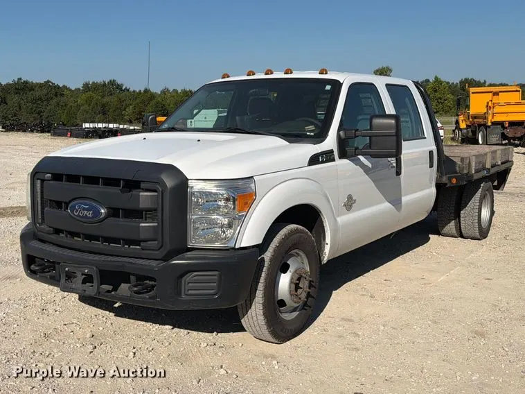 2015 Ford F350 Super Duty XL Crew Cab flatbed pickup truck