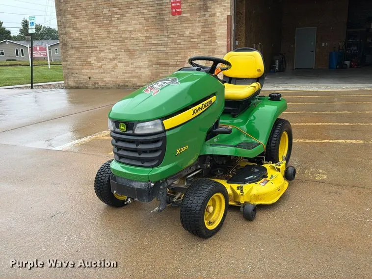 2010 John Deere X320 lawn mower