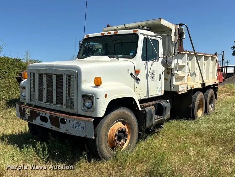 1998 International 2574 dump truck