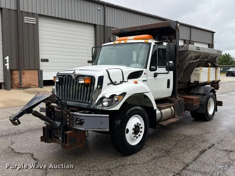 2009 International WorkStar 7300 hook lift truck