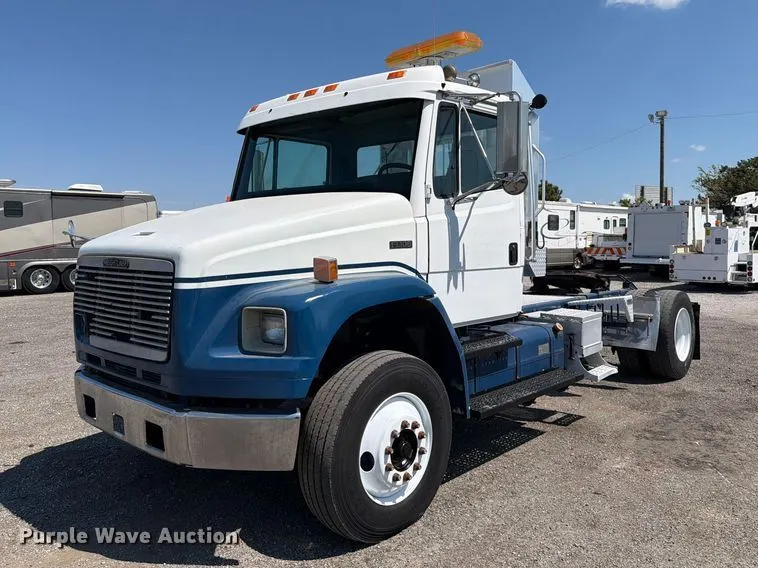 1995 Freightliner FL106 semi truck
