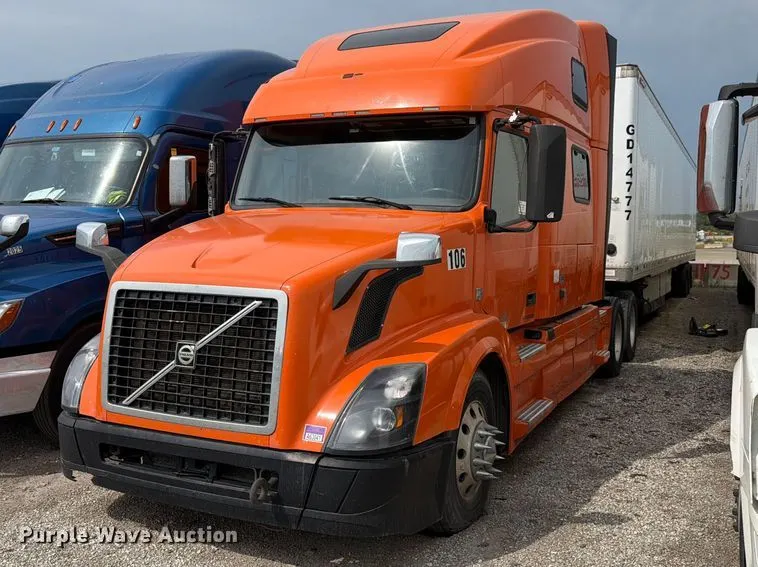 2016 Volvo VNL semi truck