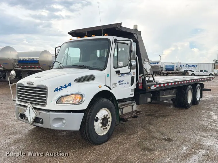 2006 Freightliner Business Class M2 rollback truck