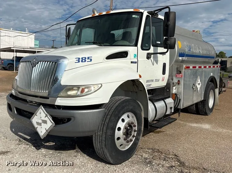 2009 International 4400 fuel truck