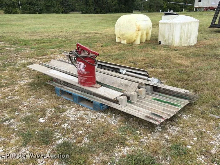 Tren-Shore 2236 hydraulic shoring braces