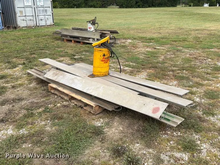 Speed Shore hydraulic shoring braces