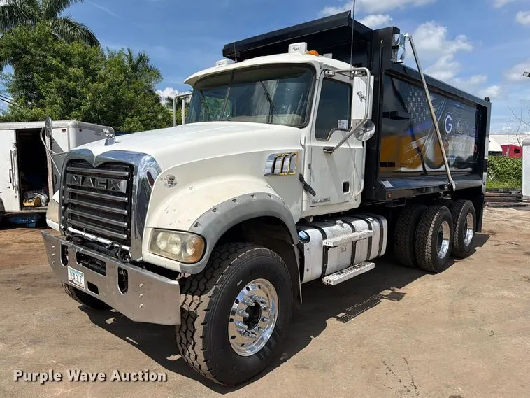 2015 Mack GU713 dump truck