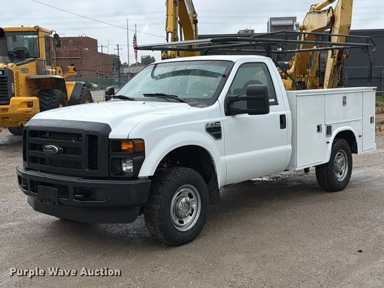 2010 Ford F250 Super Duty XL utility bed pickup truck