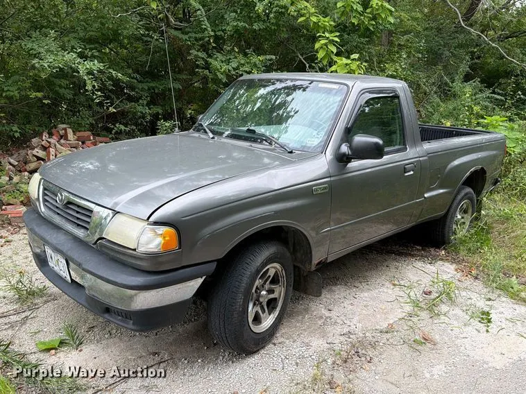 2000 Mazda B2500 pickup truck