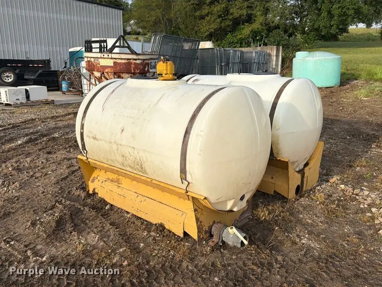 (2) Vermeer 300 gallon tanks