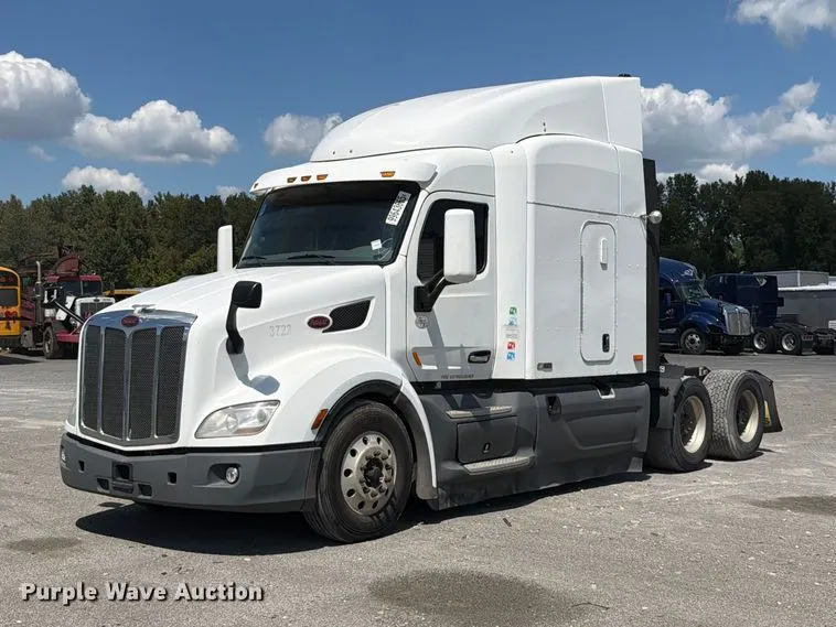2017 Peterbilt 579 semi truck