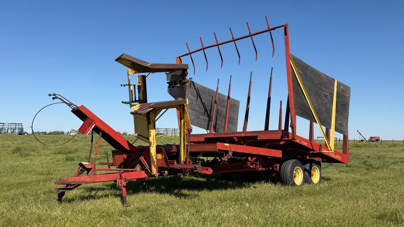 New Holland 1033 T/A Stack Wagon