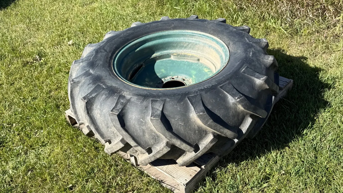 Pivot Tire on Steel Rim