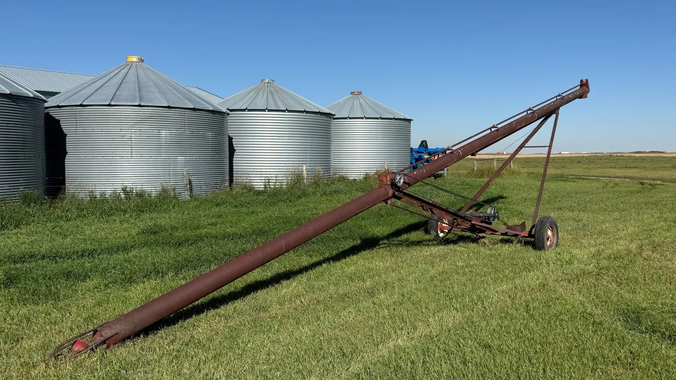 Sakundiak 8" PTO Loading Auger