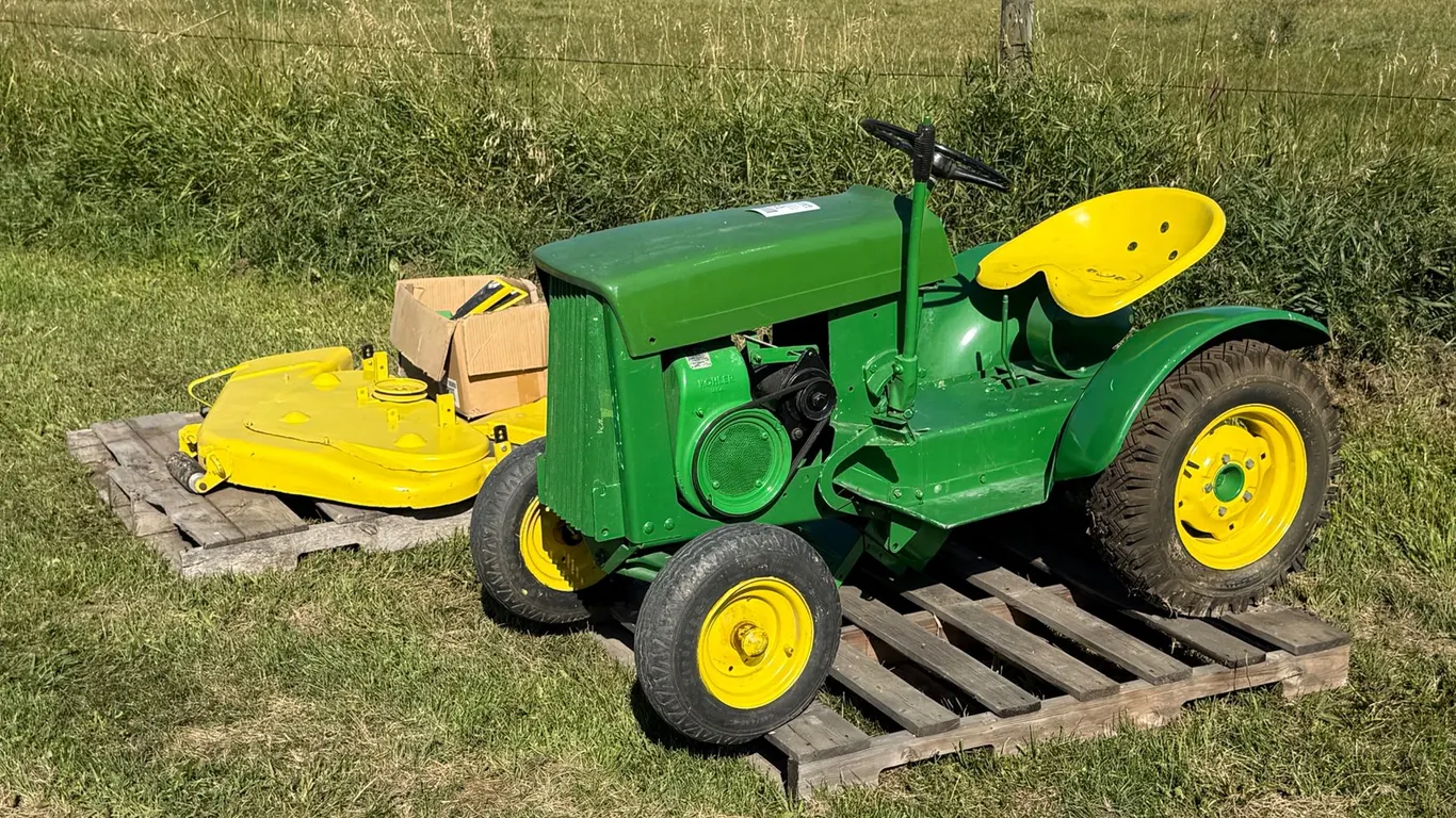 John Deere 110 Garden Tractor