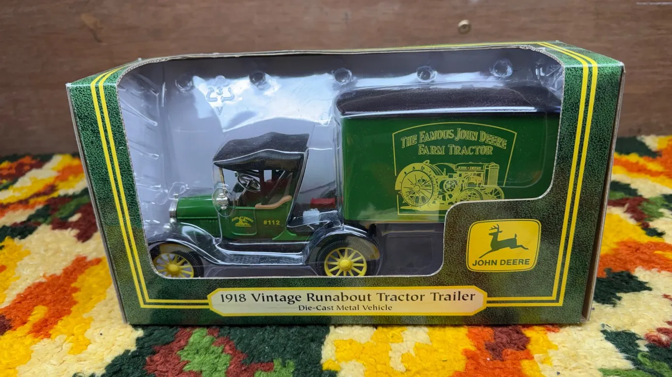 John Deere 1918 Vintage Runabout Tractor Trailer Diecast Model