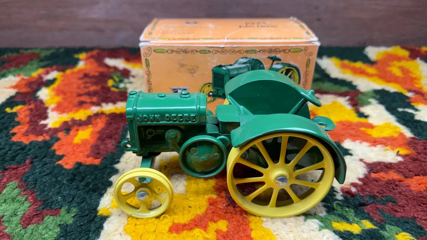 1923 John Deere Model D Ornament