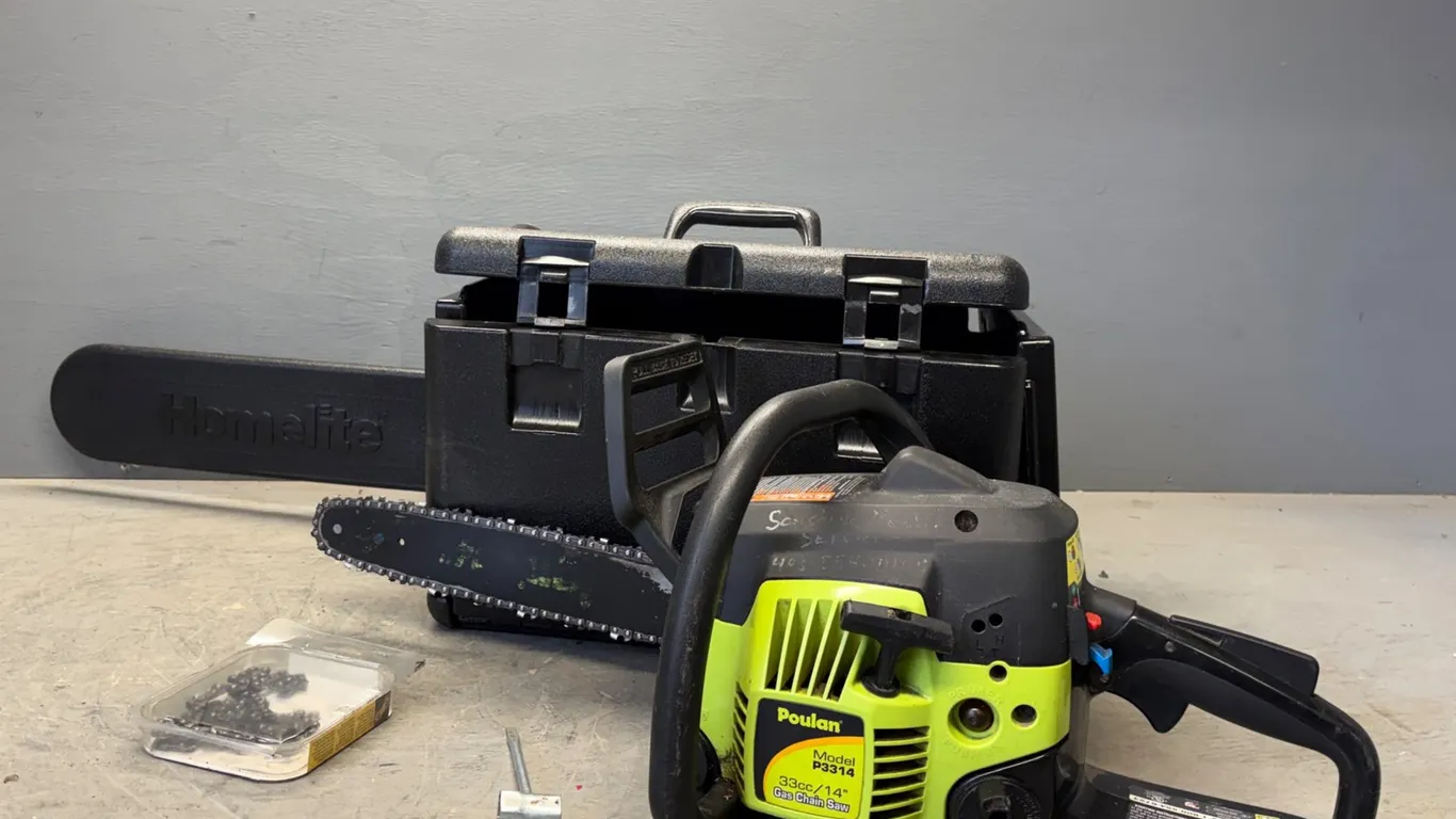 (1) Poulan P3314 33cc 14" Gas Powered Chainsaw