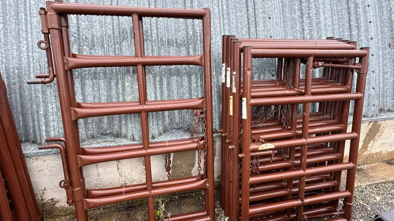 OFFSITE - Total 7 High Qual walk through gates