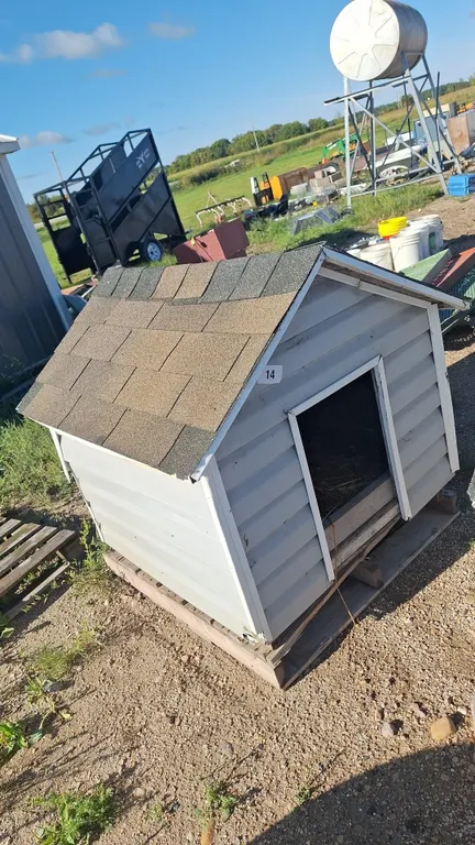 Dog house with siding, 42"x42"