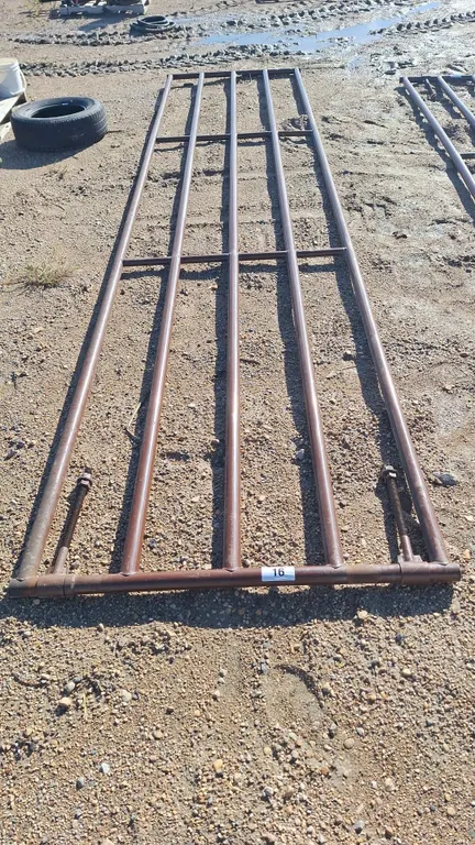 17Ft Long x 4 Ft H, In very nice shape