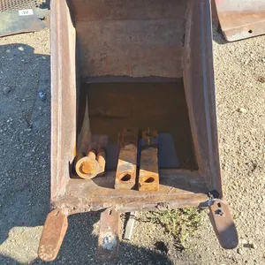 Dragging bucket for a tracho