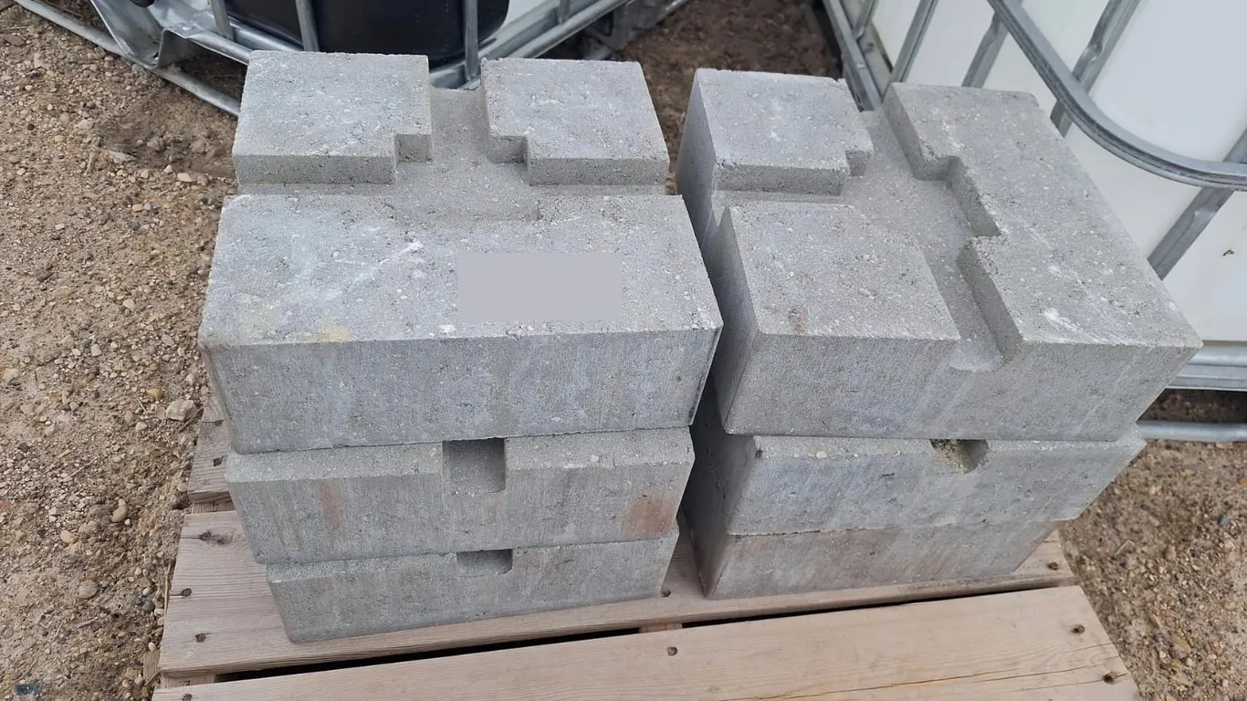 6 - 12 x 12 x4 deck blocks