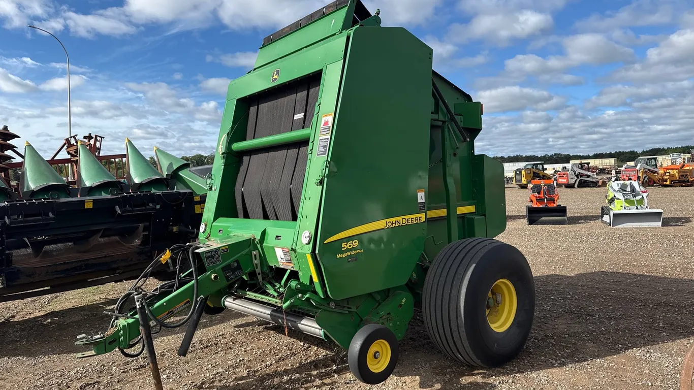 John Deere 569 Mega Wide Plus Baler